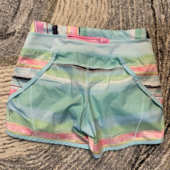 IVIVVA Shorts - Picture 1 of 4